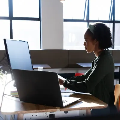 Shopper experiencing personalized ecommerce customer experience