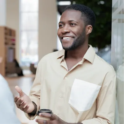 A satisfied shopper who experienced great ecommerce customer service